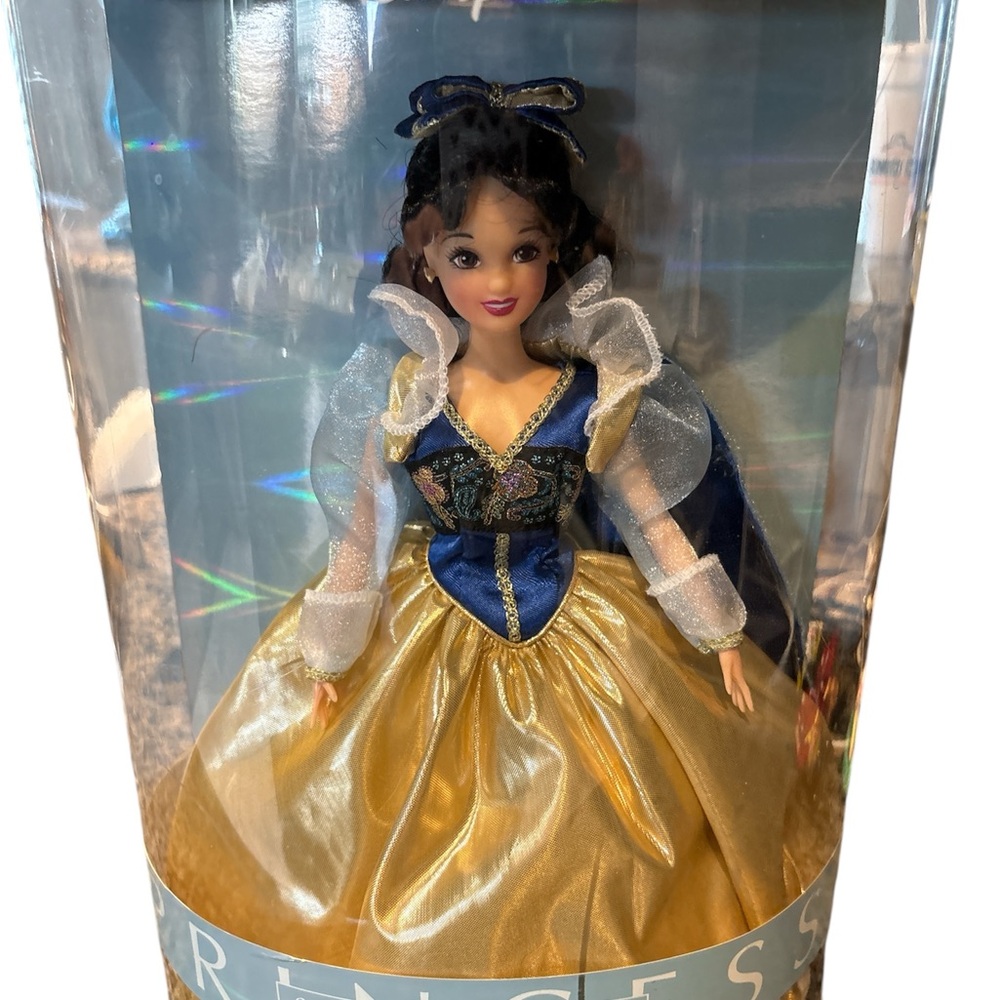 Disney Store Exclusive Snow White Royal Collection/Blue and Gold Princess/in box